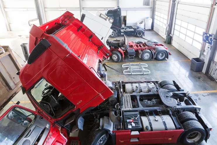 Fleet of Semi Trucks at Dynamic Fleet Services for repair and maintainance 2